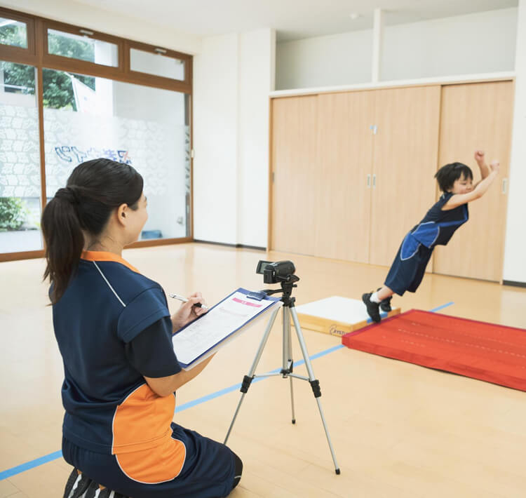 お子さまの現在の運動能力を60段階で「見える化」お子さまの隠れた才能を見つけて伸ばします