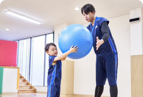 01 300種類以上のドリルによる段階指導で正しいフォームを習得します。